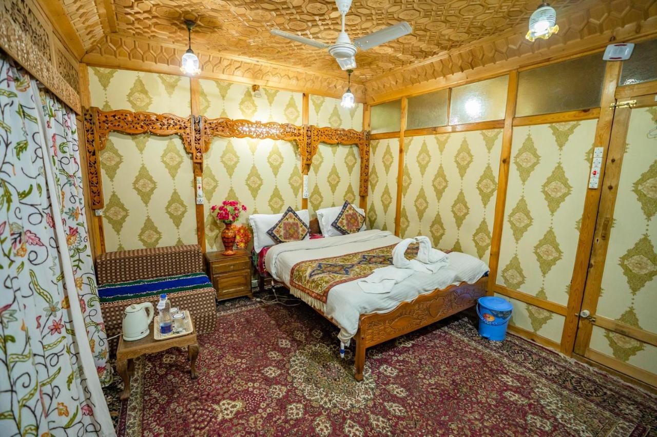 מלון Srīnagar Houseboat Altaf And Transportation מראה חיצוני תמונה