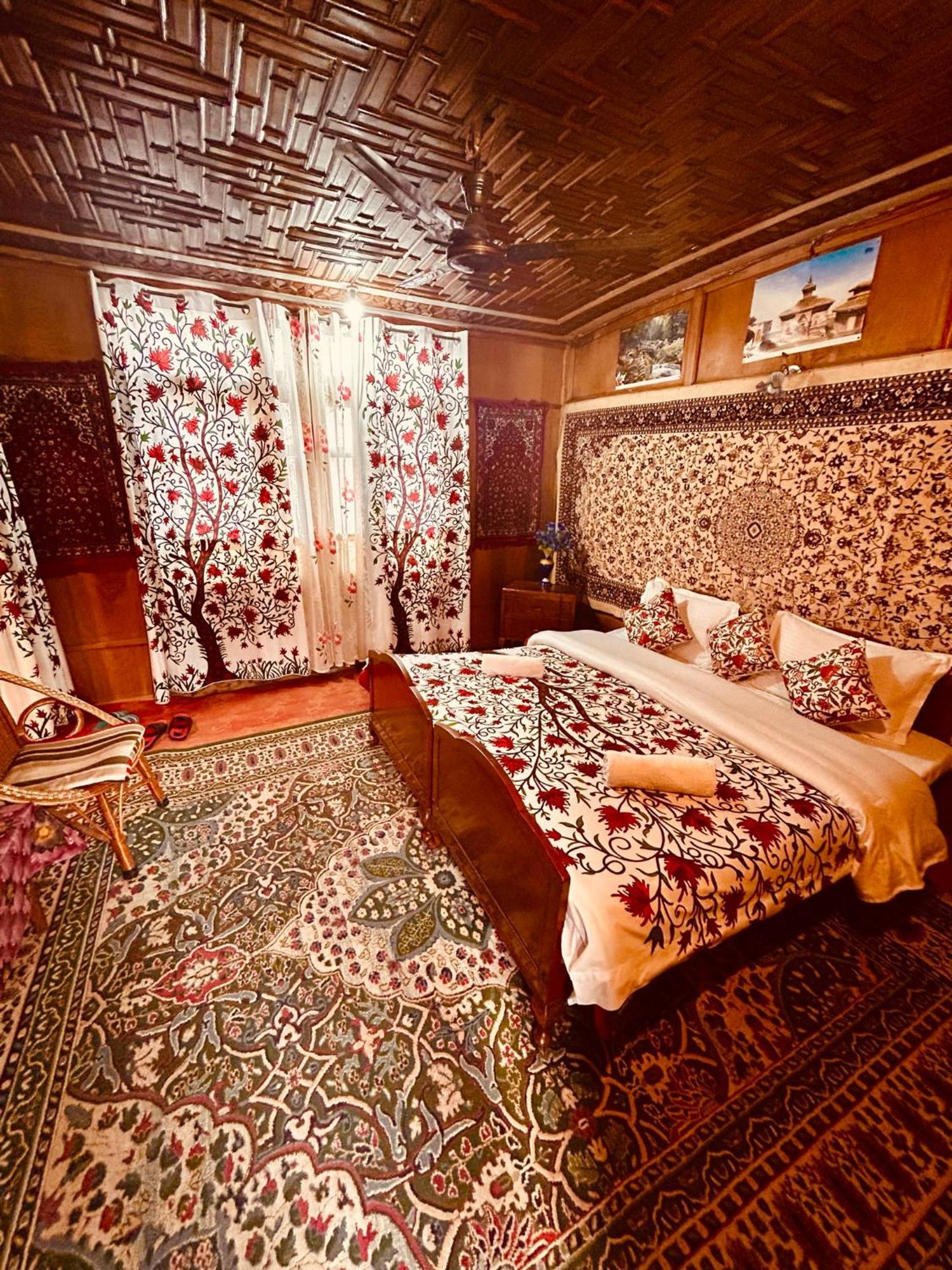 מלון Srīnagar Houseboat Altaf And Transportation מראה חיצוני תמונה