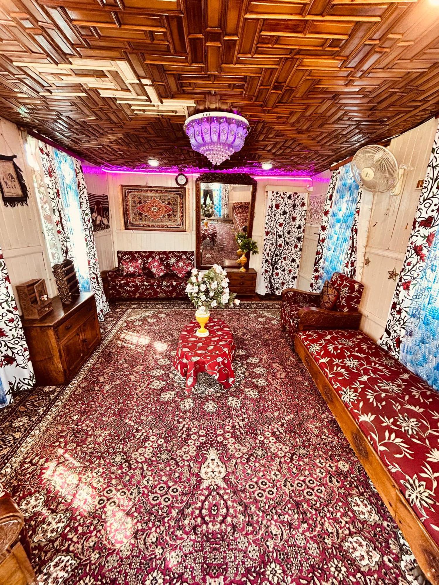 מלון Srīnagar Houseboat Altaf And Transportation מראה חיצוני תמונה