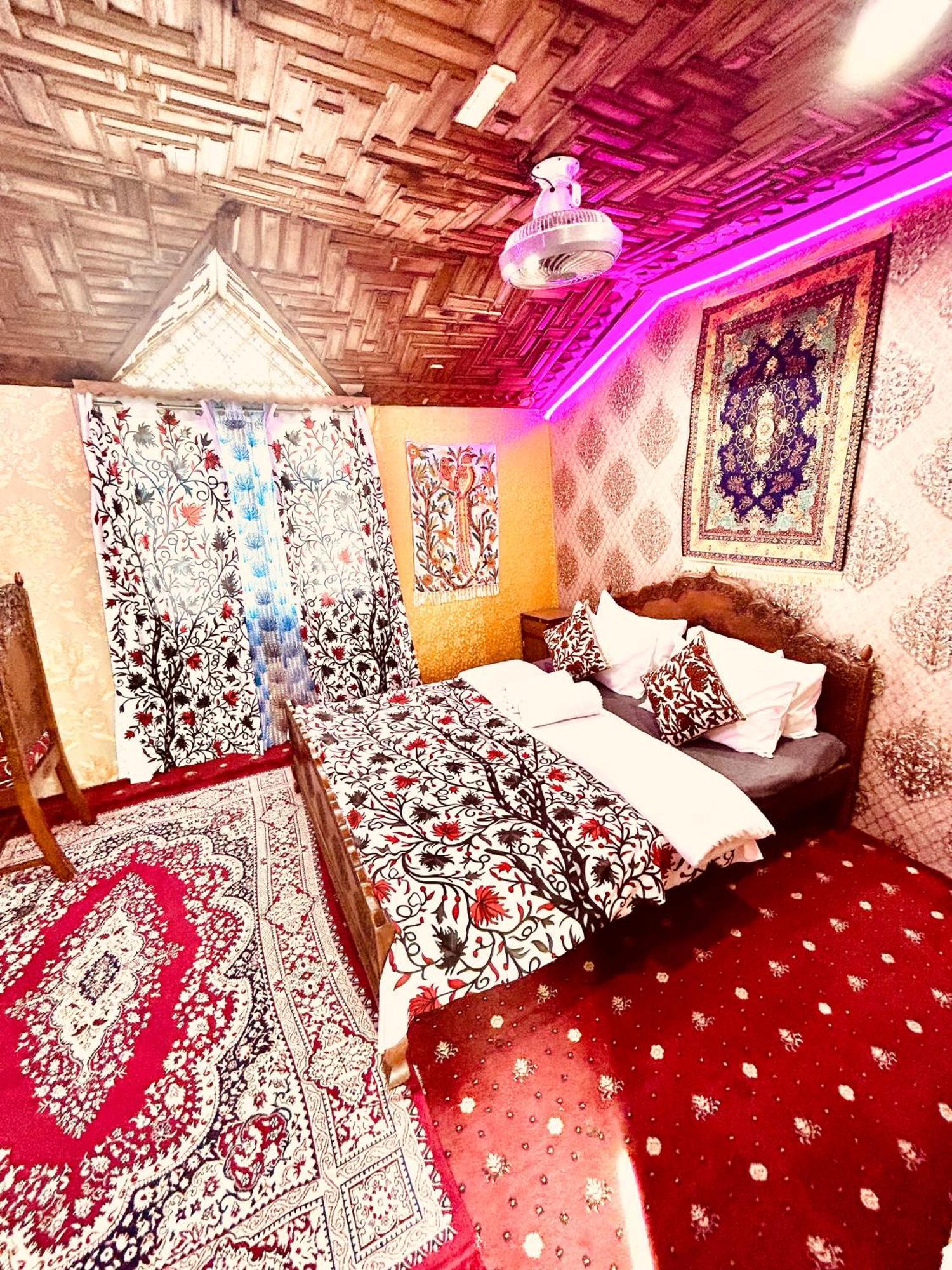 מלון Srīnagar Houseboat Altaf And Transportation מראה חיצוני תמונה