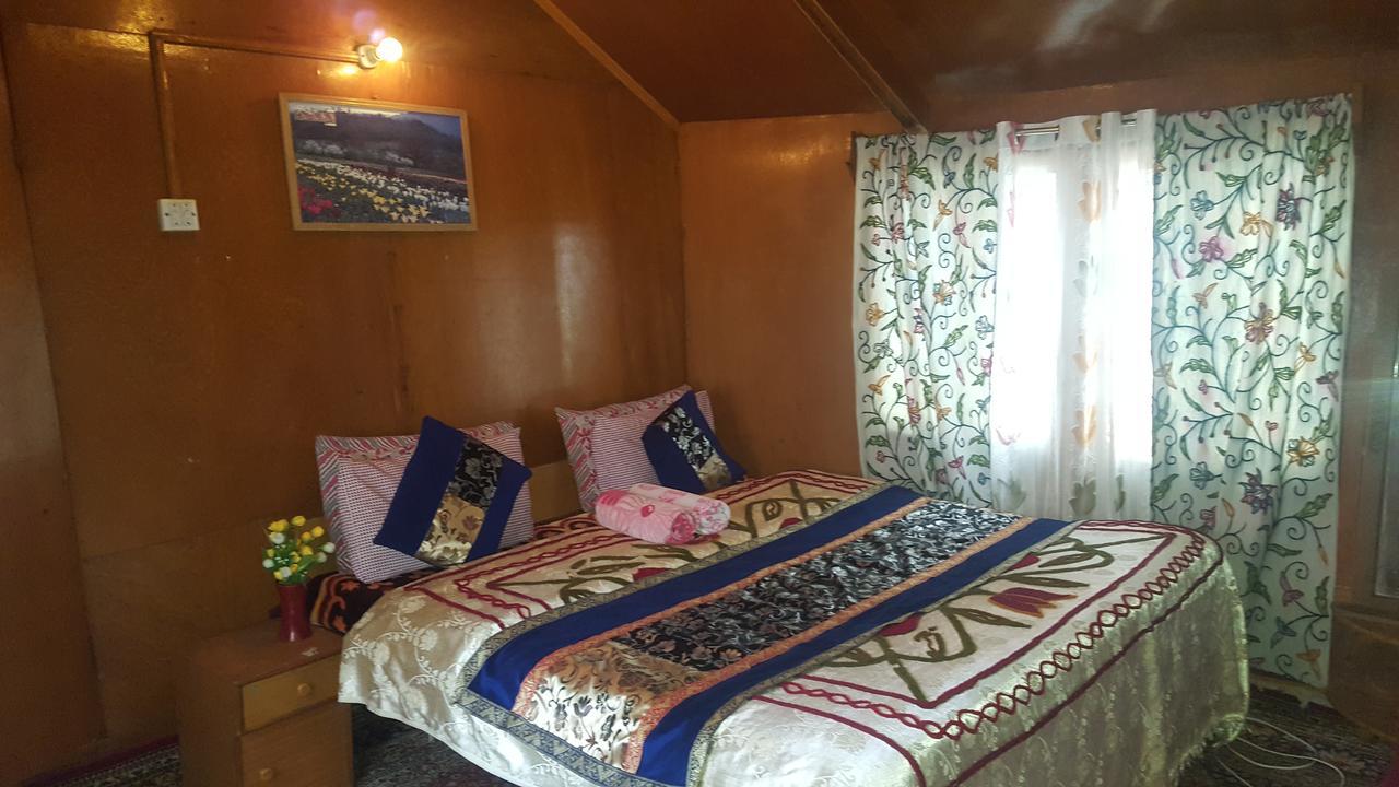 מלון Srīnagar Houseboat Altaf And Transportation מראה חיצוני תמונה