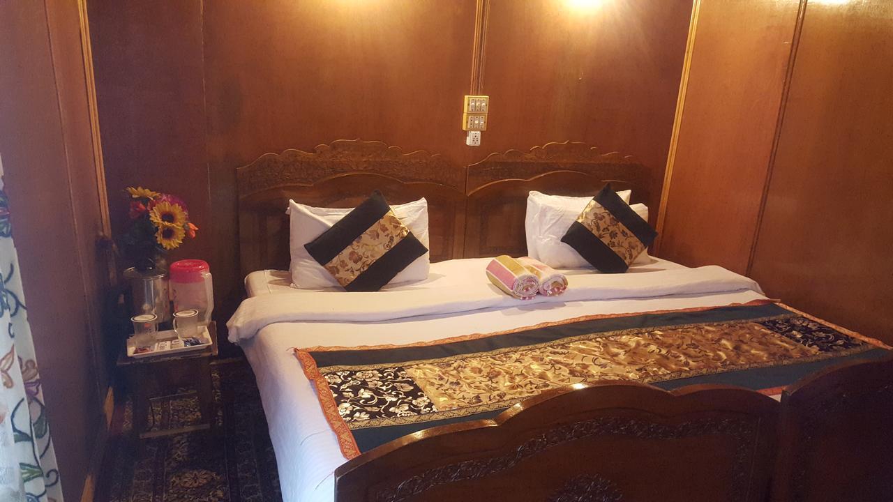 מלון Srīnagar Houseboat Altaf And Transportation מראה חיצוני תמונה