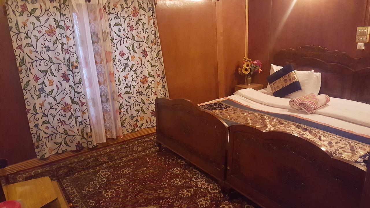 מלון Srīnagar Houseboat Altaf And Transportation מראה חיצוני תמונה