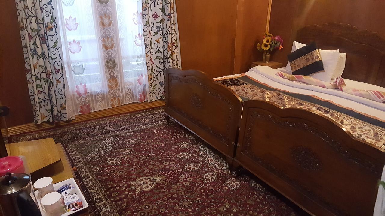מלון Srīnagar Houseboat Altaf And Transportation מראה חיצוני תמונה