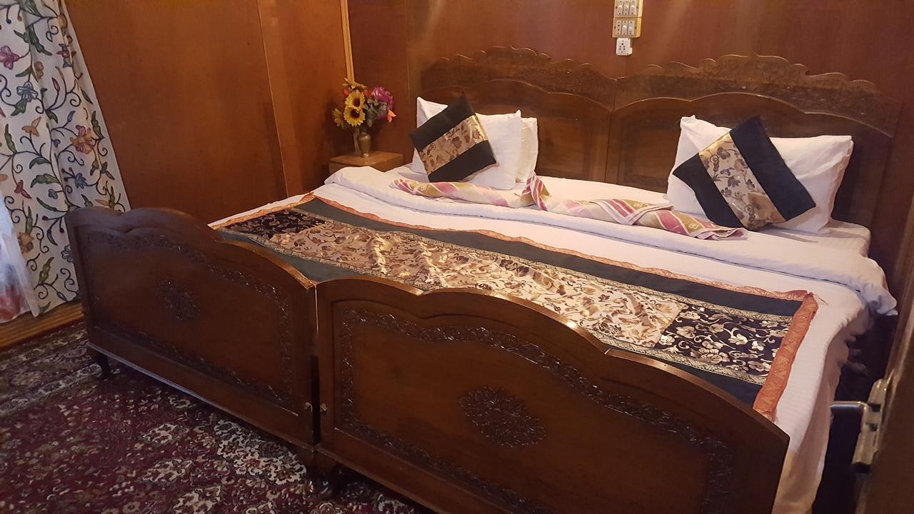 מלון Srīnagar Houseboat Altaf And Transportation מראה חיצוני תמונה