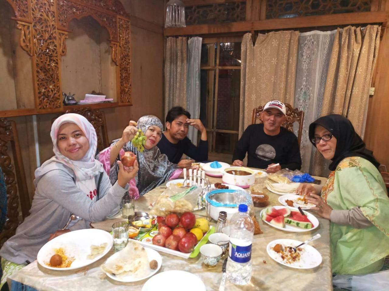 מלון Srīnagar Houseboat Altaf And Transportation מראה חיצוני תמונה
